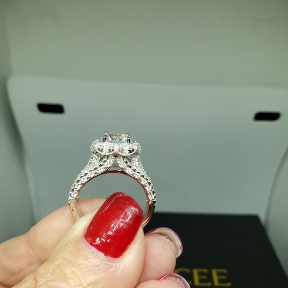 Joancee Jewelry - Joanee beautiful princess cut white Sapphire 8